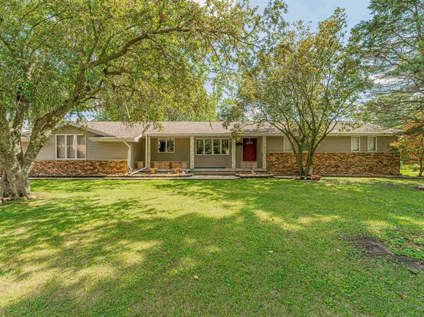 1311 E Pine St, Mason City, IL 62664