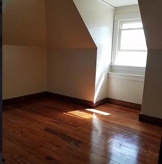 442 Farmington Ave — Photo 3