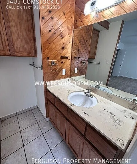 5405 Comstock Ct — Photo 9