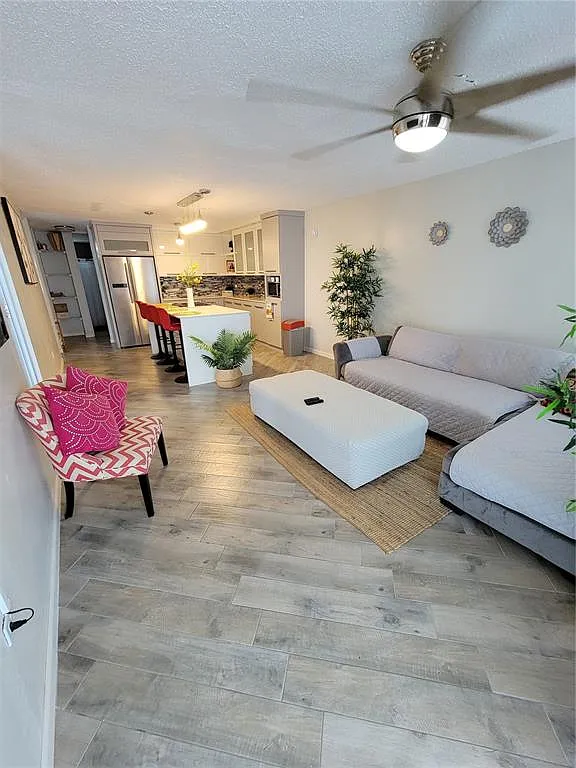 2 bed, 1.0 bath, 760 sqft, $1,700 — Photo 2