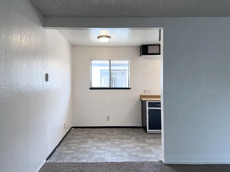 Evergreen Park Apartments — Photo 14