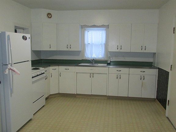 5th image of 413 N Park St