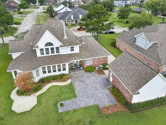 3rd image of 19 Turnberry Dr