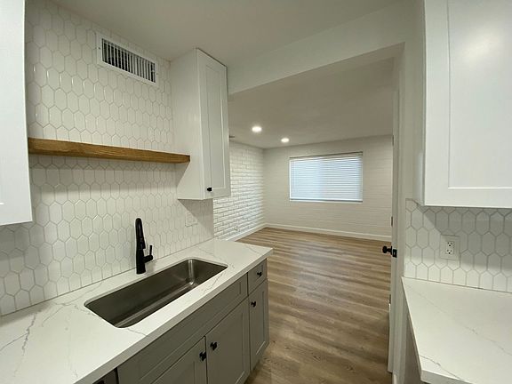 4th image of 1150 E Orange St APT 1
