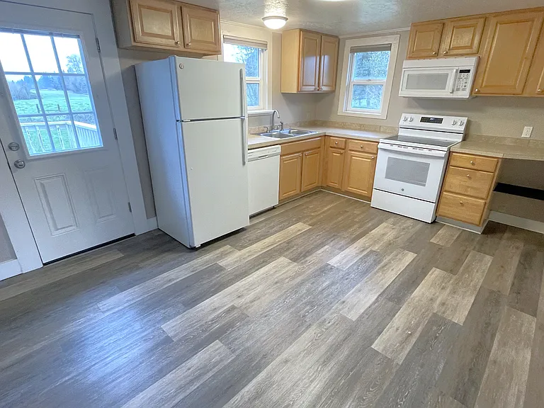 7164 S King St — Photo 2