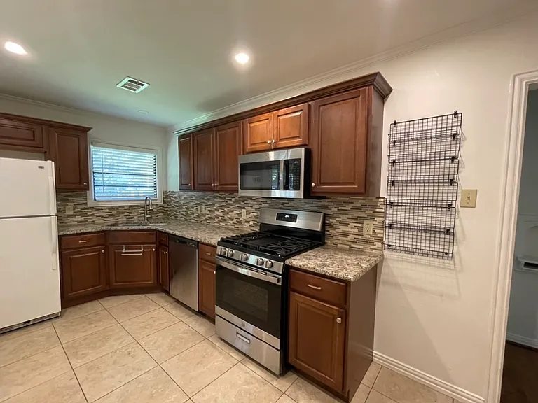 416 Blanning Dr — Photo 9