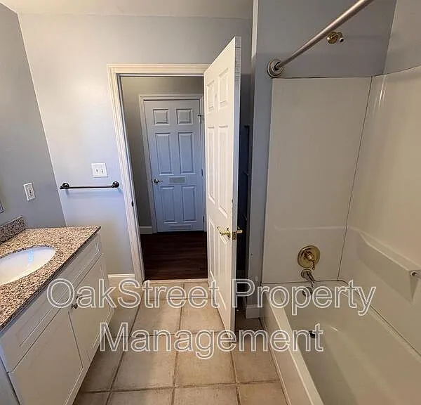 1300 W Kings Hwy #1 — Photo 8