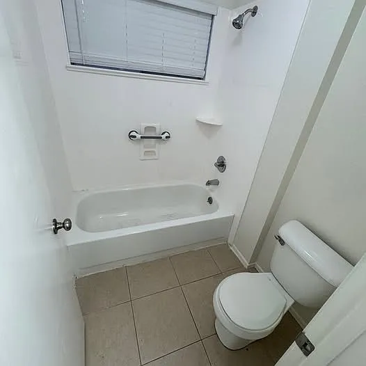 8016 W Vermont Ave — Photo 12