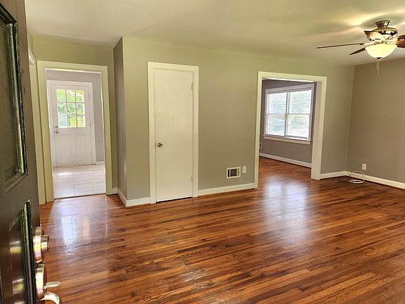4th image of 640 Grandview Dr