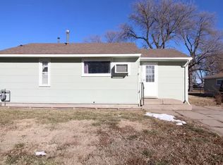 210 W 7th Ave, Holdrege, NE 68949