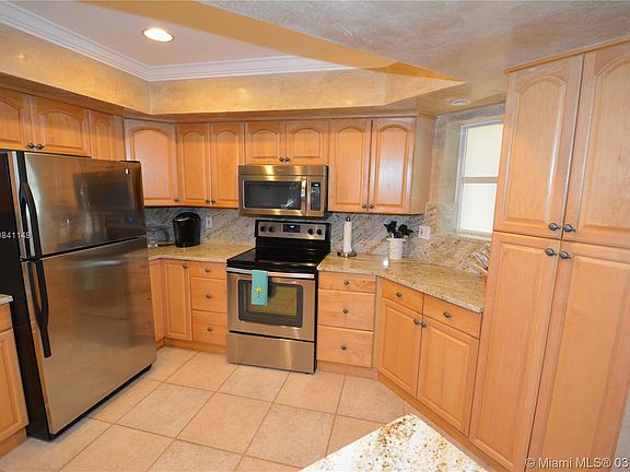 3rd image of 211 Seabreeze Cir #211