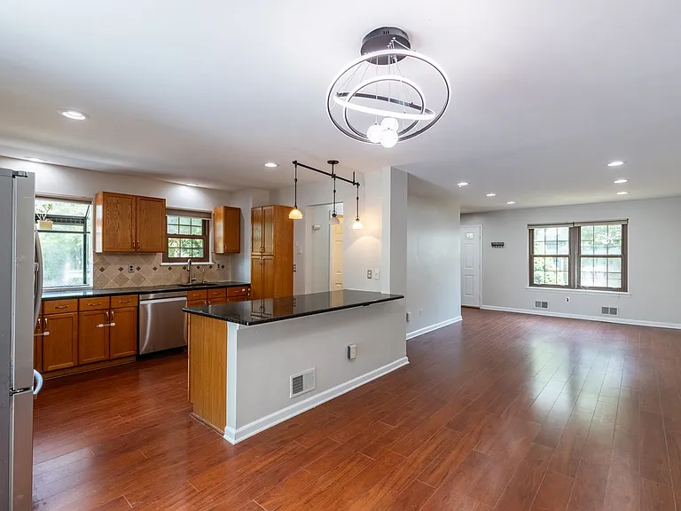 183 Durham Ave — Photo 8
