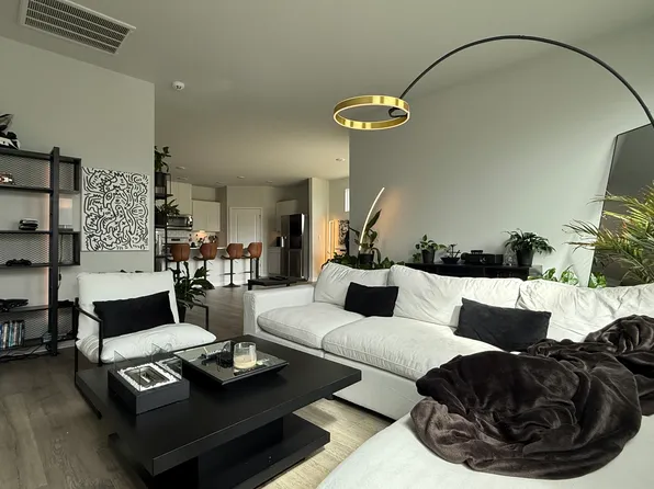 2042 Live Oak Dr, White House, TN 37188