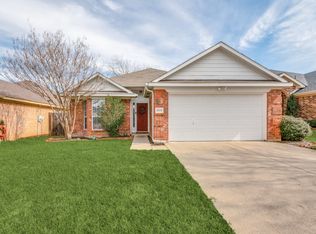 2013 Castleview Dr, Fort Worth, TX 76120