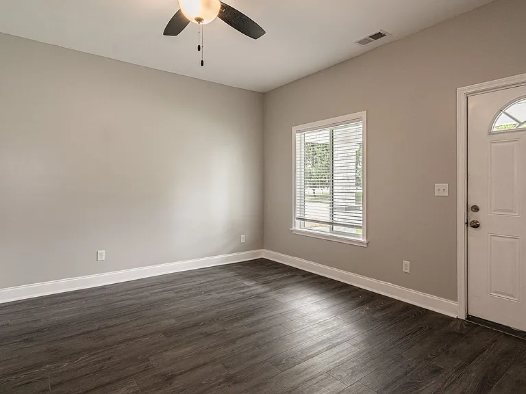 806 Longfield Ave — Photo 6