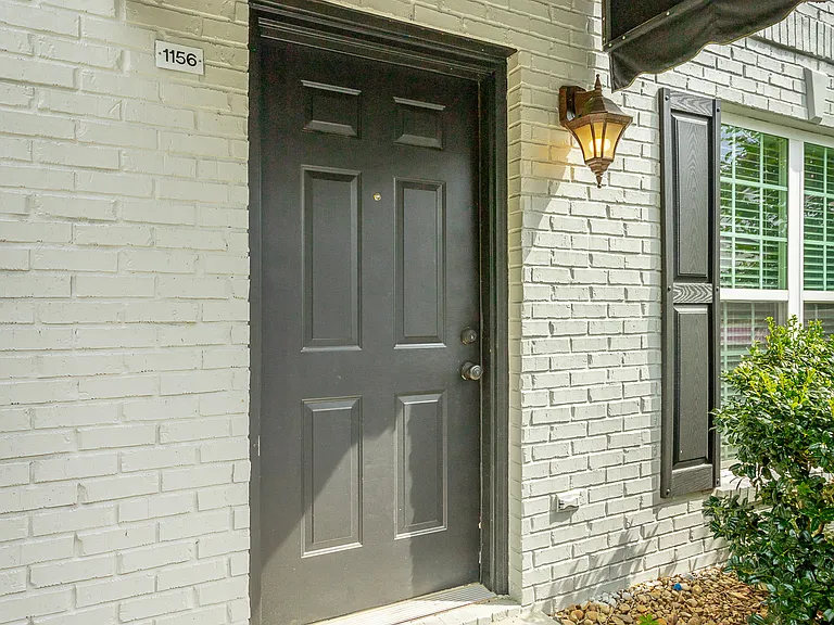 1156 Maple Tree Ln — Photo 3