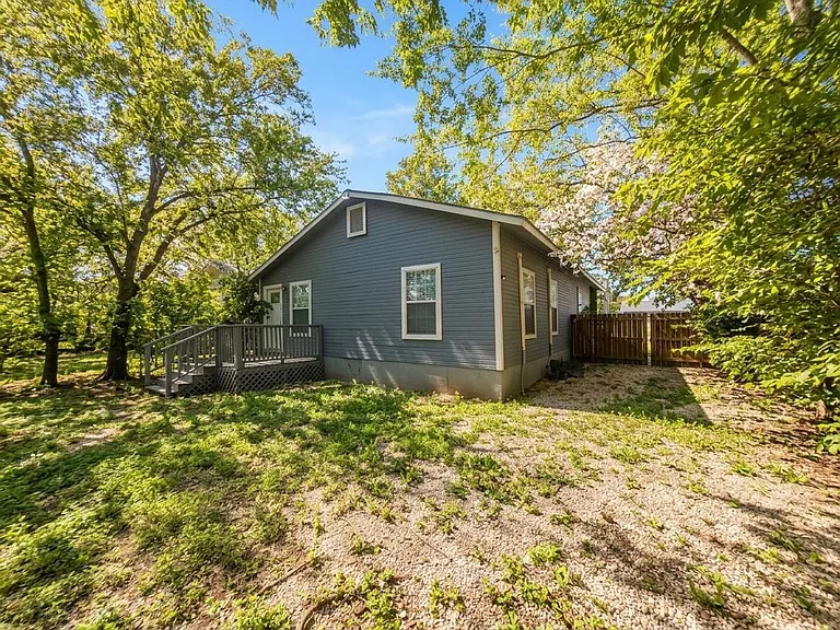 710 Virginia Blvd — Photo 17