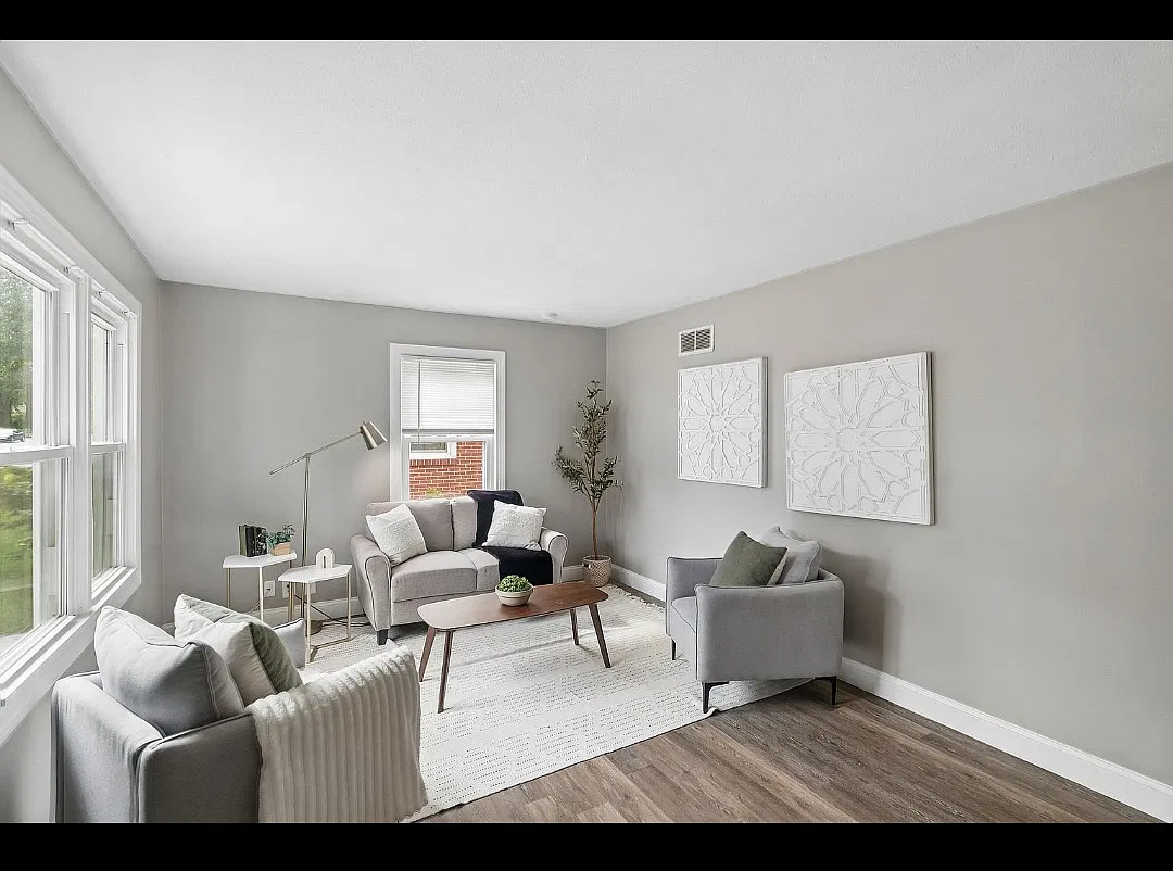 3 bed, 1212 sqft, $2,469 — Photo 2