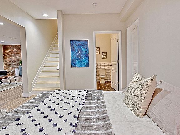 3rd image of 111 Fairgate Dr