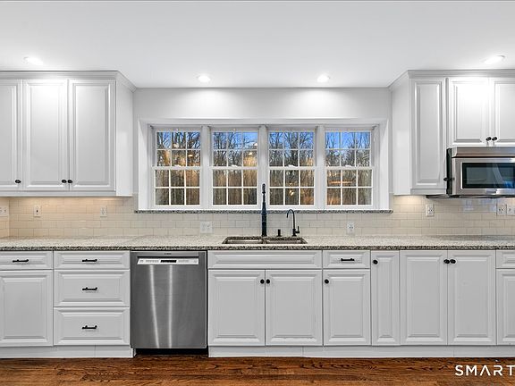 2nd image of 116 Scarlet Oak Dr