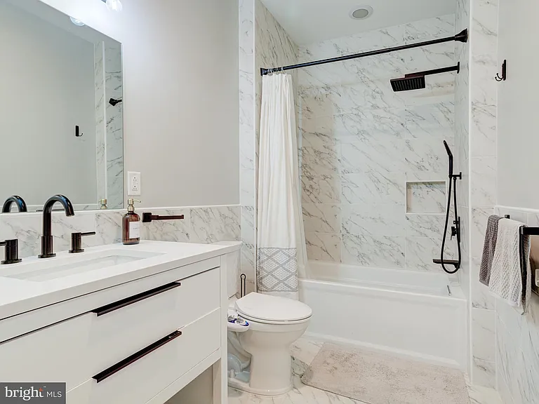 1118 E Dunton St — Photo 20