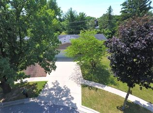 12 Sycamore Dr, Chelsea, MI 48118