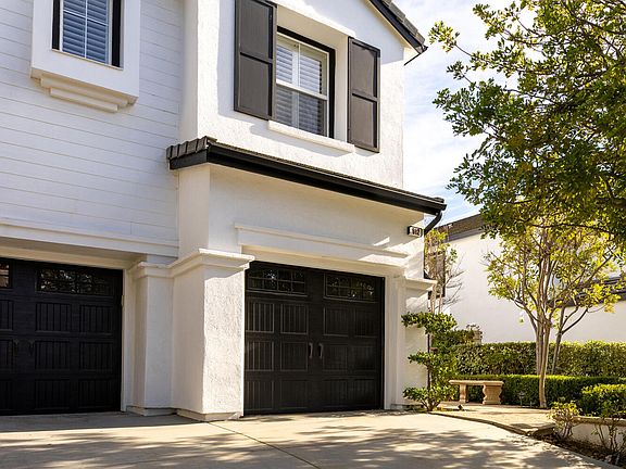 3rd image of 912 Blackbourne Point