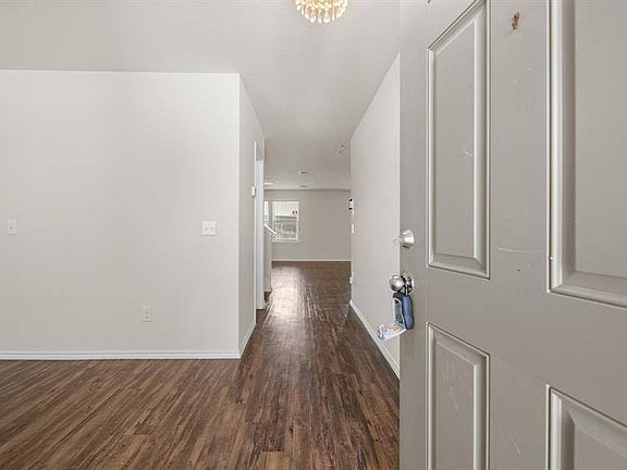 4th image of 1802 Avocet Way