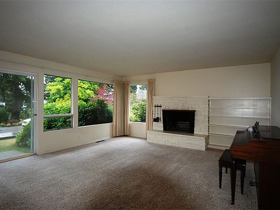 3rd image of 10609 NE 45th St