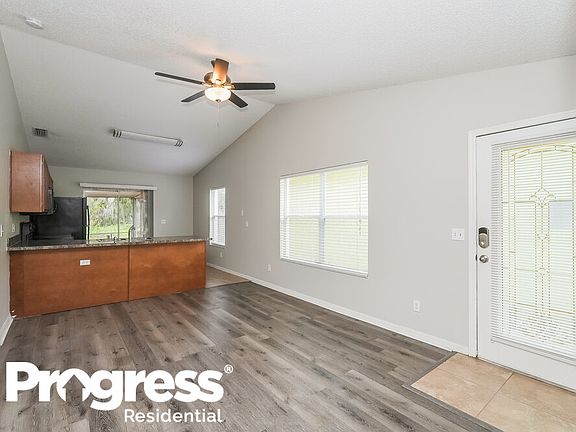 4th image of 23035 Clearwater Pl