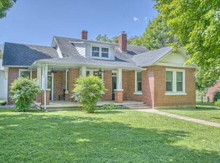 208 E Lake Ave, Celina, TN 38551