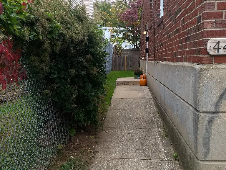 Manayunk Ave — Photo 16