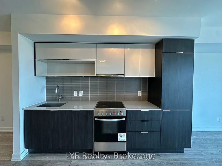 159 Wellesley St E #806 — Photo 5