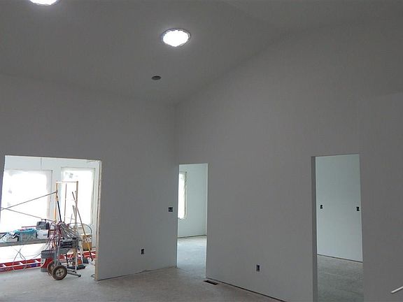 5th image of 3012 Mackinaw Meadows Dr