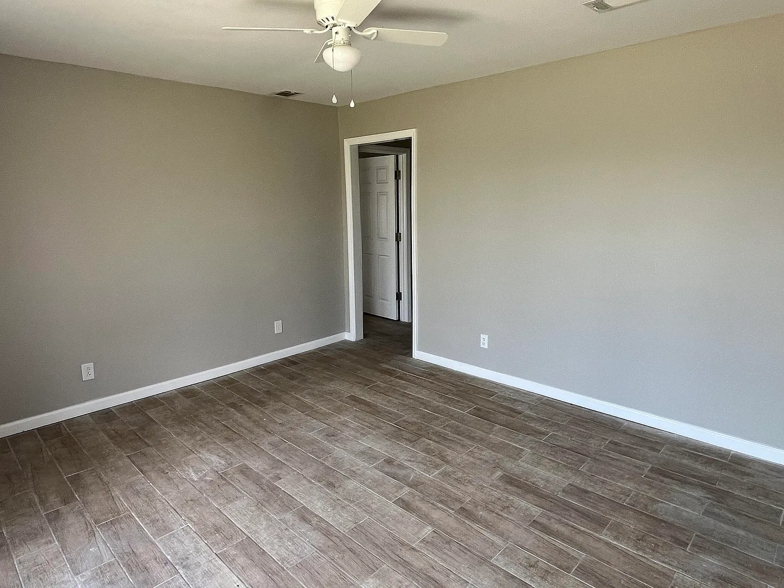 2 bed, 1.0 bath, 728 sqft, $900 — Photo 4