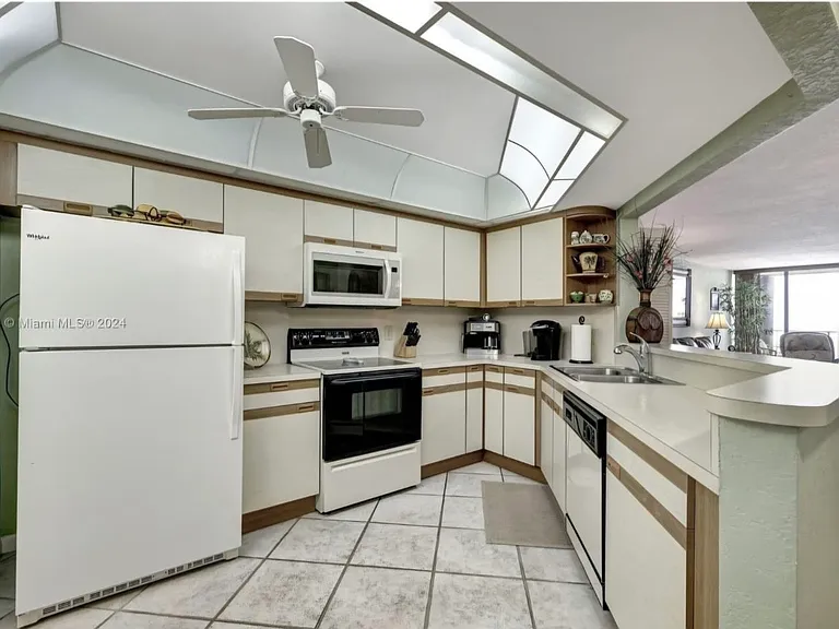 9650 S Ocean Dr #1403 — Photo 6