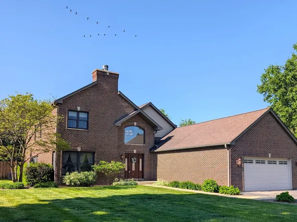 23W531 Walnut St, Roselle, IL 60172