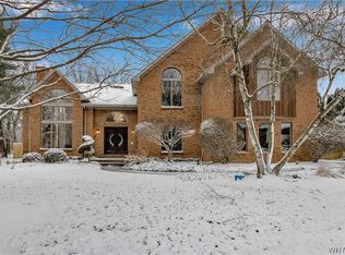 33 Turnberry Dr, Williamsville, NY 14221