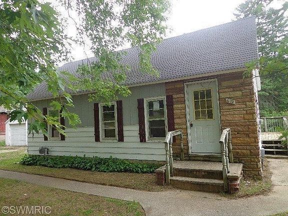 4th image of 672 Lawton St