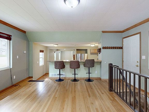 5th image of 3987 Inwood Ave