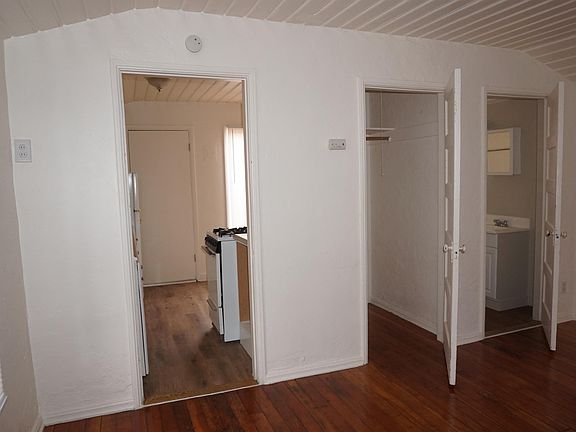 3rd image of 1141 E Adams St APT 1