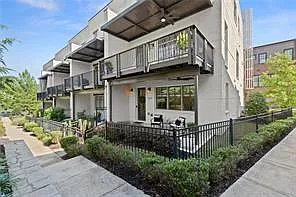 4 bed, 3.5 bath, 2024 sqft, $4,700 — Photo 2