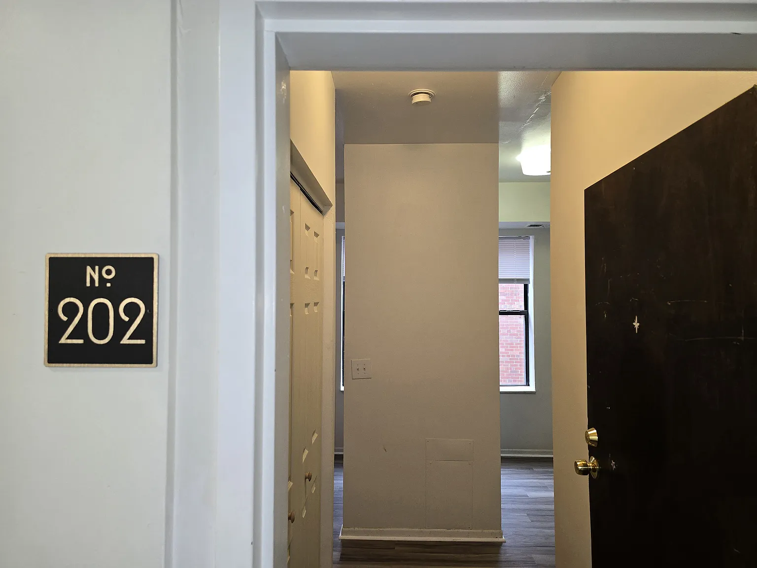 2 bed, 1.5 bath, 900 sqft, $1,200 — Photo 2