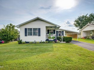 1005 Dejarnette St, Elizabethton, TN 37643