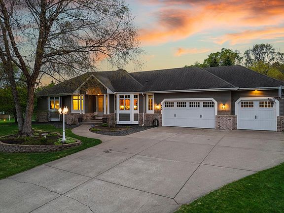 3rd image of 652 136th Ln NE