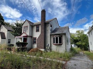 88 Manor Dr, Great Neck, NY 11020