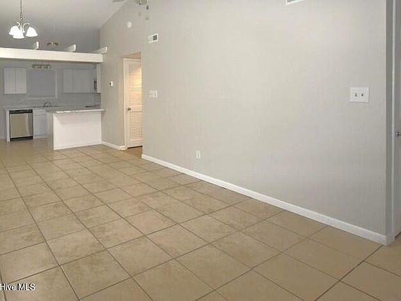 4th image of 129 Twinwood Dr