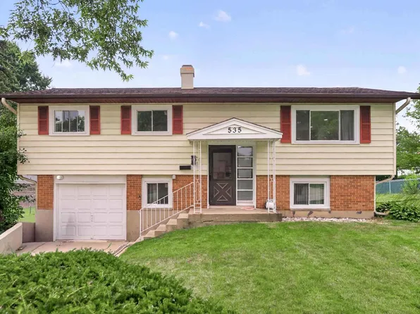 535 Edgemont Ln, Hoffman Estates, IL 60169