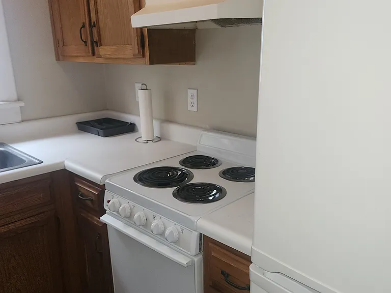 911 Howard St #B — Photo 6