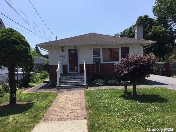 122 E 10th Street, Huntington Station, NY 11746